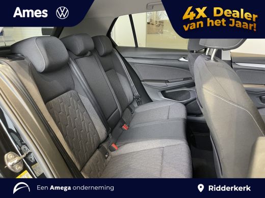 Volkswagen Golf Life Edition 1.5 eHybrid 204 PK | Private lease vanaf &euro;489,- | Automaat | Sfeerverlichting | 17''... ActivLease financial lease