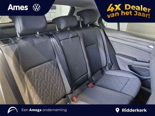 Volkswagen Golf Life Edition 1.5 eHybrid 204 PK | Private lease vanaf &euro;489,- | Automaat | Sfeerverlichting | 17''... ActivLease financial lease