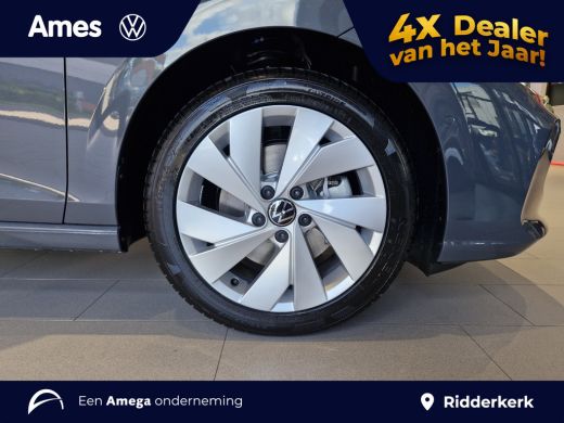 Volkswagen Golf Life Edition 1.5 eHybrid 204 PK | Private lease vanaf &euro;489,- | Automaat | Sfeerverlichting | 17''... ActivLease financial lease