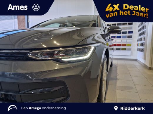 Volkswagen Golf Life Edition 1.5 eHybrid 204 PK | Private lease vanaf &euro;489,- | Automaat | Sfeerverlichting | 17''... ActivLease financial lease