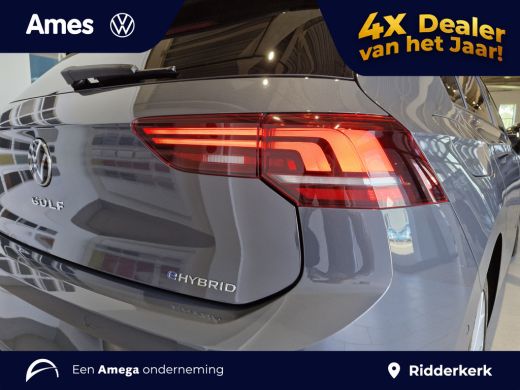 Volkswagen Golf Life Edition 1.5 eHybrid 204 PK | Private lease vanaf &euro;489,- | Automaat | Sfeerverlichting | 17''... ActivLease financial lease
