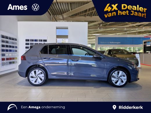 Volkswagen Golf Life Edition 1.5 eHybrid 204 PK | Private lease vanaf &euro;489,- | Automaat | Sfeerverlichting | 17''... ActivLease financial lease
