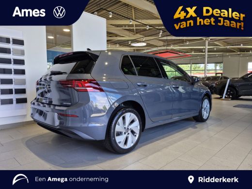 Volkswagen Golf Life Edition 1.5 eHybrid 204 PK | Private lease vanaf &euro;489,- | Automaat | Sfeerverlichting | 17''... ActivLease financial lease
