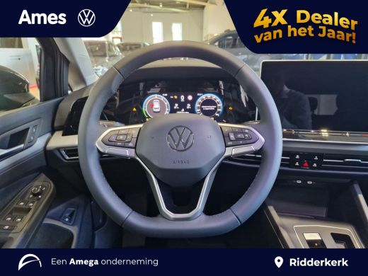Volkswagen Golf Life Edition 1.5 eHybrid 204 PK | Private lease vanaf &euro;489,- | Automaat | Sfeerverlichting | 17''... ActivLease financial lease