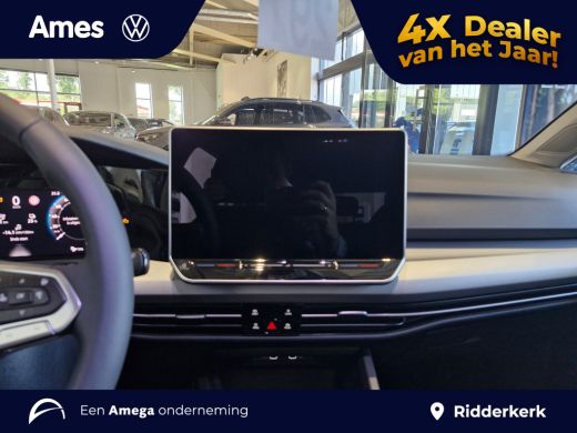Volkswagen Golf Life Edition 1.5 eHybrid 204 PK | Private lease vanaf &euro;489,- | Automaat | Sfeerverlichting | 17''... ActivLease financial lease