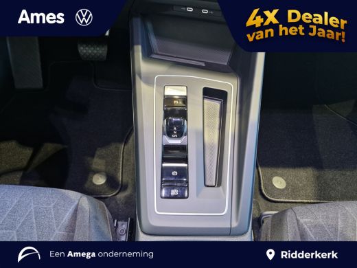 Volkswagen Golf Life Edition 1.5 eHybrid 204 PK | Private lease vanaf &euro;489,- | Automaat | Sfeerverlichting | 17''... ActivLease financial lease