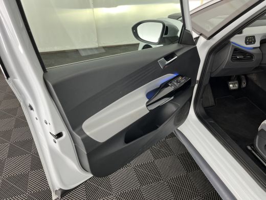 Volkswagen ID.3 First Max 58 kWh [ 3-Fase-11kW ] {SOH-89%} (INCL-BTW) *HEATPUMP | PANO | HEAD-UP | ADAPTIVE-CRUIS... ActivLease financial lease