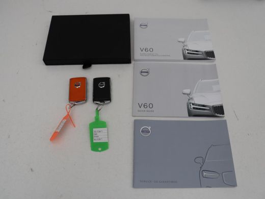 Volvo  V60 2.0 B4 R-Design | Stoelverwarming | Adaptive cruise | Carplay | Camera | Keyless | Navigatie | Ha... ActivLease financial lease