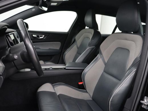 Volvo  V60 2.0 B4 R-Design | Stoelverwarming | Adaptive cruise | Carplay | Camera | Keyless | Navigatie | Ha... ActivLease financial lease