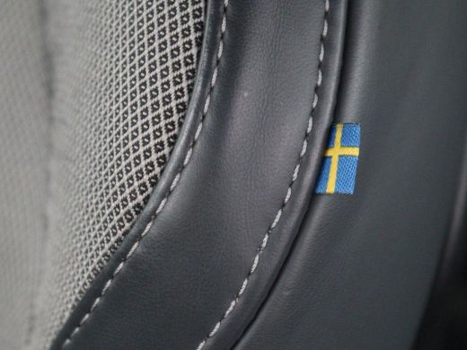 Volvo  V60 2.0 B4 R-Design | Stoelverwarming | Adaptive cruise | Carplay | Camera | Keyless | Navigatie | Ha... ActivLease financial lease