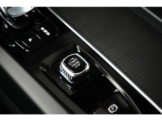 Volvo  XC60 2.0 T6 AWD Recharge Plus Black Edition | Panoramadak | Harman/Kardon | Memory | Head-up | 360 Camera ActivLease financial lease