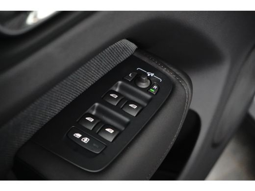 Volvo  XC60 2.0 T6 AWD Recharge Plus Black Edition | Panoramadak | Harman/Kardon | Memory | Head-up | 360 Camera ActivLease financial lease