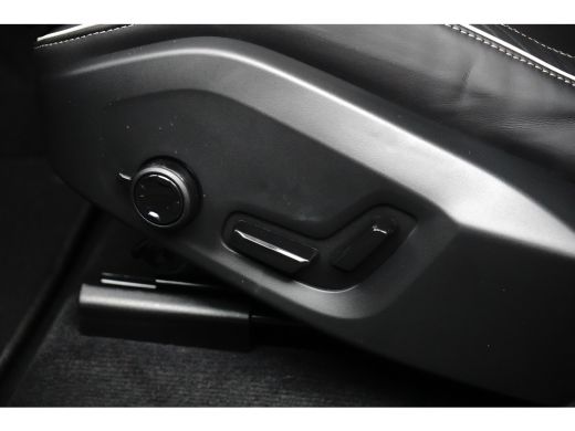 Volvo  XC60 2.0 T6 AWD Recharge Plus Black Edition | Panoramadak | Harman/Kardon | Memory | Head-up | 360 Camera ActivLease financial lease