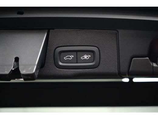 Volvo  XC60 2.0 T6 Plug-in hybrid AWD Plus Black Edition | Achterruitverwarming | Achteruitrijcamera | Elektr... ActivLease financial lease