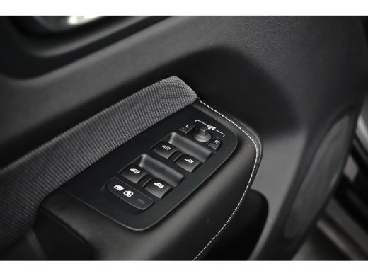 Volvo  XC60 2.0 T6 Plug-in hybrid AWD Plus Black Edition | Achterruitverwarming | Achteruitrijcamera | Elektr... ActivLease financial lease