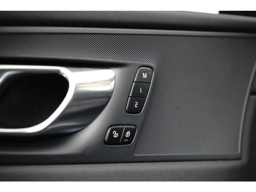 Volvo  XC60 2.0 T6 Plug-in hybrid AWD Plus Black Edition | Achterruitverwarming | Achteruitrijcamera | Elektr... ActivLease financial lease