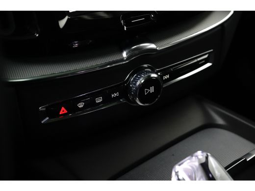 Volvo  XC60 2.0 T6 Plug-in hybrid AWD Plus Black Edition | Achterruitverwarming | Achteruitrijcamera | Elektr... ActivLease financial lease