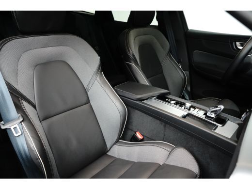 Volvo  XC60 2.0 T6 Plug-in hybrid AWD Plus Black Edition | Achterruitverwarming | Achteruitrijcamera | Elektr... ActivLease financial lease