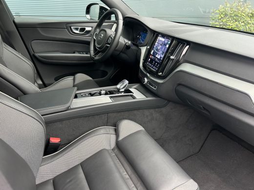 Volvo  XC60 T6 Plus Dark Recharge Plug-In Hybrid AWD | Pano | Memory | 360 camera | Verwarmde voorruit | BLIS... ActivLease financial lease