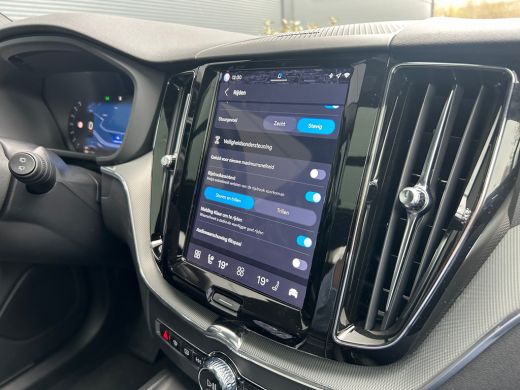 Volvo  XC60 T6 Plus Dark Recharge Plug-In Hybrid AWD | Pano | Memory | 360 camera | Verwarmde voorruit | BLIS... ActivLease financial lease