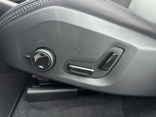 Volvo  XC60 T8 Plug-in hybrid Ultra Dark Executive Edition | Polestar Engineerd Optimisation | Luchtvering | ... ActivLease financial lease