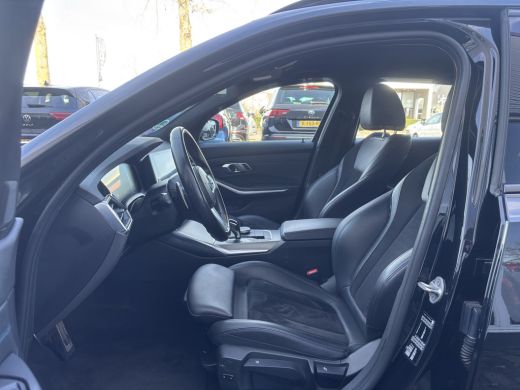 BMW 3 Serie Touring 318i Business Edition | M Pakket | Sfeerverlichting | Apple Carplay | Parkeercamera ActivLease financial lease