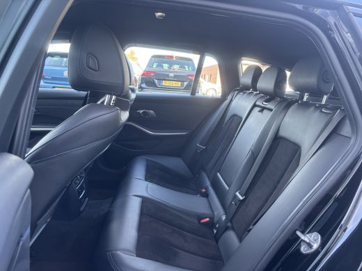 BMW 3 Serie Touring 318i Business Edition | M Pakket | Sfeerverlichting | Apple Carplay | Parkeercamera ActivLease financial lease