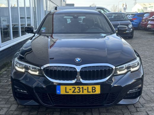 BMW 3 Serie Touring 318i Business Edition | M Pakket | Sfeerverlichting | Apple Carplay | Parkeercamera ActivLease financial lease