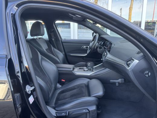 BMW 3 Serie Touring 318i Business Edition | M Pakket | Sfeerverlichting | Apple Carplay | Parkeercamera ActivLease financial lease