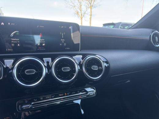 Mercedes-Benz A-Klasse 160 Business Solution AMG Pakket Mountain Gray Metallic! | Stoelverwarming | Apple Carplay | Lane... ActivLease financial lease