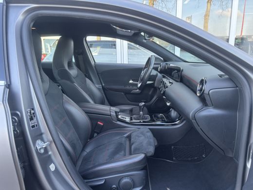 Mercedes-Benz A-Klasse 160 Business Solution AMG Pakket Mountain Gray Metallic! | Stoelverwarming | Apple Carplay | Lane... ActivLease financial lease