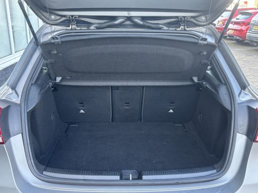 Mercedes-Benz A-Klasse 160 Business Solution AMG Pakket Mountain Gray Metallic! | Stoelverwarming | Apple Carplay | Lane... ActivLease financial lease