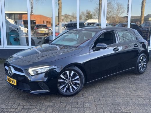 Mercedes-Benz A-Klasse 160 Business Solution | Mbux | Stoelverwarming | Parkeercamera | Lane Assist ActivLease financial lease