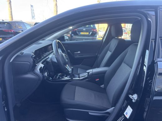 Mercedes-Benz A-Klasse 160 Business Solution | Mbux | Stoelverwarming | Parkeercamera | Lane Assist ActivLease financial lease