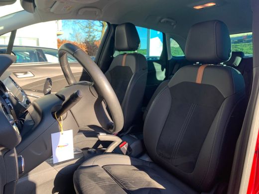 Opel Crossland 1.2 Turbo Ultimate Airco | Alcantara | Camera | Cruise Control | Keyless | LED | Navi | PDC V&A |... ActivLease financial lease