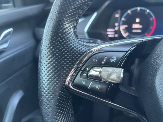 Skoda Octavia Combi 1.0 TSI Business Edition Plus | Memory Stoelen | Stuur Verwarming | Parkeer Sensoren ActivLease financial lease