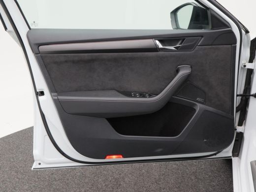 Skoda Superb Combi 1.4 TSi 218 Pk Automaat iV Sportline Business | Panoramadak | Adaptive Cruise | CarPlay | N... ActivLease financial lease