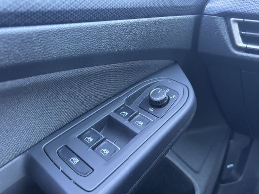 Volkswagen Golf 1.0 TSI Life Business | Sfeerverlichting |Suurverwarming | Adaptive Cruise | Stoelverwarming ActivLease financial lease