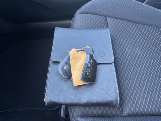 Volkswagen Golf 1.0 TSI Life Business | Sfeerverlichting |Suurverwarming | Adaptive Cruise | Stoelverwarming ActivLease financial lease