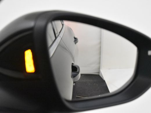 Volkswagen Passat Variant 1.5 eHybrid R-Line Business 204Pk DSG/AUTO | Head up Display | Trekhaak Elecktrisch | Mas... ActivLease financial lease