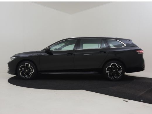 Volkswagen Passat Variant 1.5 eHybrid R-Line Business 204Pk DSG/AUTO | Head up Display | Trekhaak Elecktrisch | Mas... ActivLease financial lease