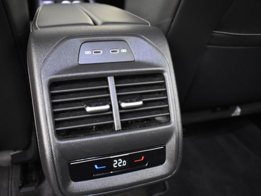 Volkswagen Passat Variant 1.5 eHybrid R-Line Business 204Pk DSG/AUTO | Head up Display | Trekhaak Elecktrisch | Mas... ActivLease financial lease