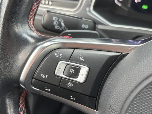 Volkswagen T-Roc 1.5 TSI Sport 2x R-Line | Parkeer Camera | Adaptieve Cruise | Navi ActivLease financial lease