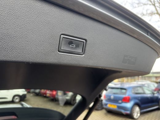 Volkswagen T-Roc 1.5 TSI Sport 2x R-Line | Parkeer Camera | Adaptieve Cruise | Navi ActivLease financial lease