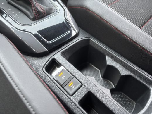 Volkswagen T-Roc 1.5 TSI Sport 2x R-Line | Parkeer Camera | Adaptieve Cruise | Navi ActivLease financial lease