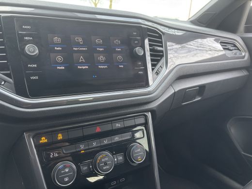 Volkswagen T-Roc 1.5 TSI Sport 2x R-Line | Parkeer Camera | Adaptieve Cruise | Navi ActivLease financial lease