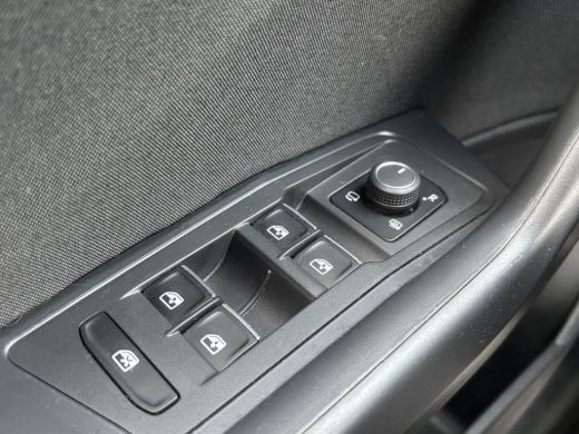 Volkswagen T-Roc 1.5 TSI Sport 2x R-Line | Parkeer Camera | Adaptieve Cruise | Navi ActivLease financial lease