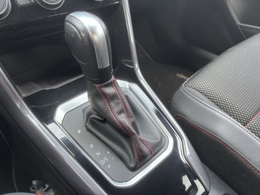 Volkswagen T-Roc 1.5 TSI Sport 2x R-Line | Parkeer Camera | Adaptieve Cruise | Navi ActivLease financial lease