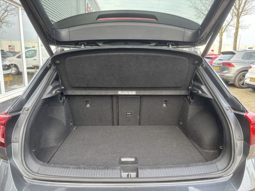 Volkswagen T-Roc 1.5 TSI Sport 2x R-Line | Parkeer Camera | Adaptieve Cruise | Navi ActivLease financial lease