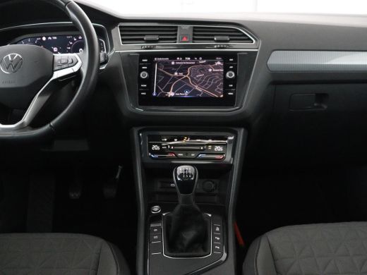 Volkswagen Tiguan 1.5 TSI Life Business | Panoramadak | Trekhaak | Camera | Virtual Cockpit | Park Assist | Adaptiv... ActivLease financial lease